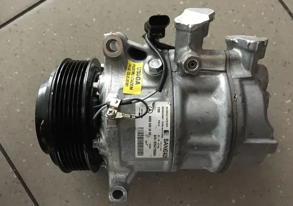 a0008303902   refrigerant compressor